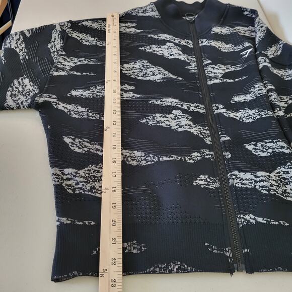 Gymshark Adapt Camo Seamless Track Jacket Black Light Gray Womens Large - Picture 9 of 11